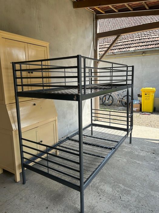 Vând pat dublu de metal ikea