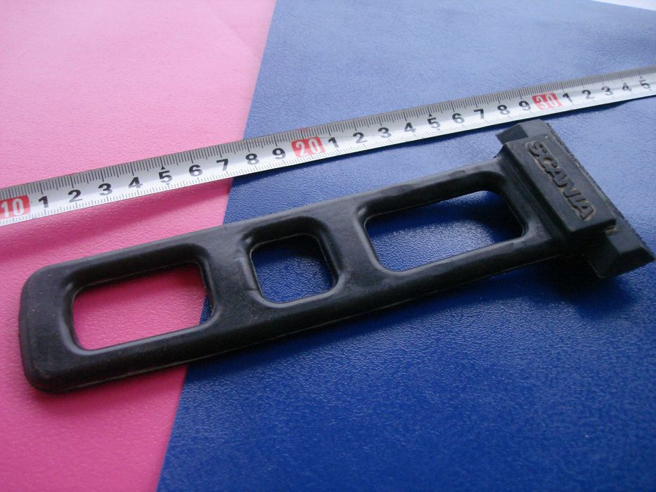 Оригинална скоба за калник Scania 1383858