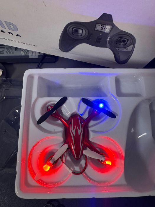 Дрон The Hubsan x 4 червен с камера