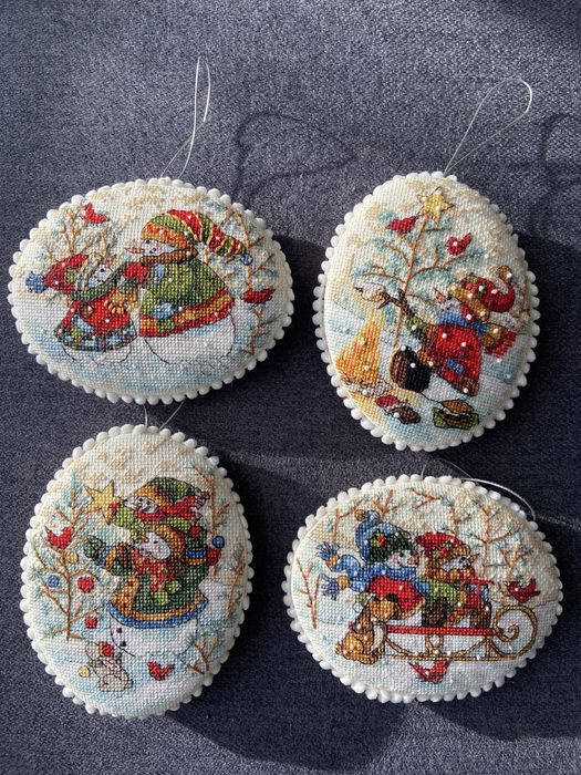 Коледни играчки, ръчно изработени