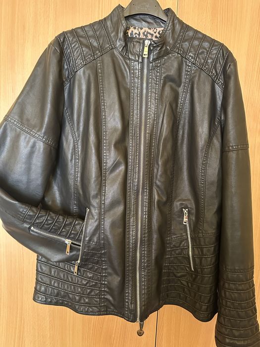 Яке . Сезон пролет и есен ! Като ново !