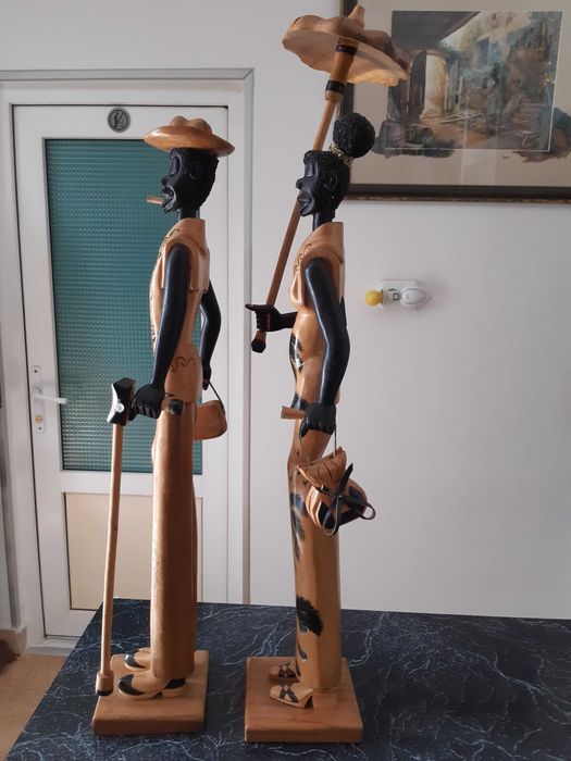 Cuplu statuete artizanale din lemn, inalte 71cm