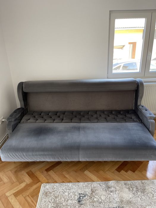 Canapea Extensibilă - Eleganță și Spațiu de Depozitare