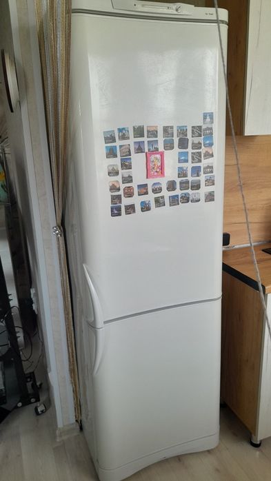 Продам холодильник Indesit