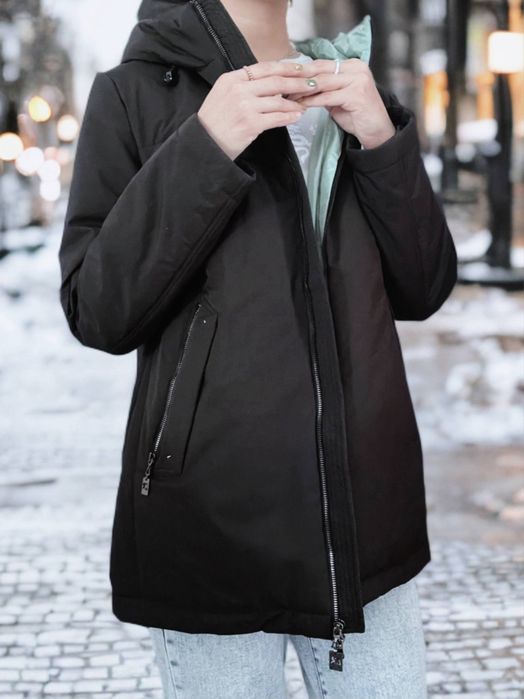 Демисезонная чёрная куртка