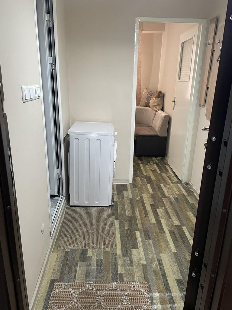 Дава се под наем Двустаен апартамент в Харманли - 45 кв.м за 204 € - Снимка #1