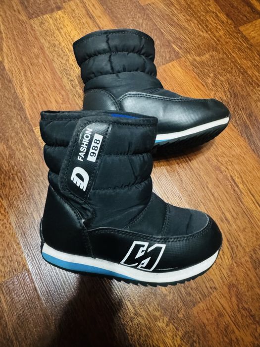 Продам зимнюю обувь детскую