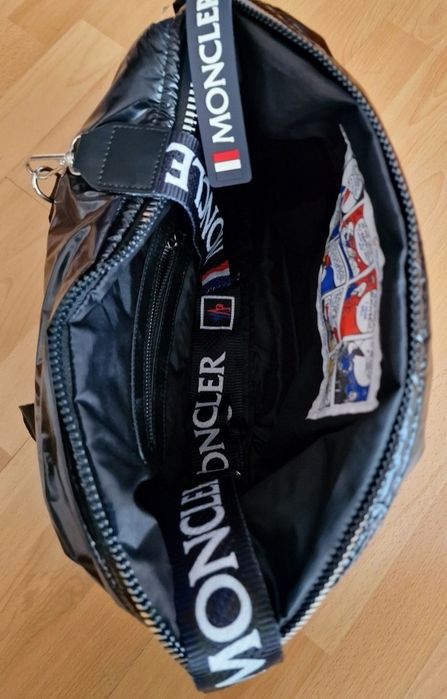 Geanta Moncler,material textil impermeabil,curea detasabila, Italia