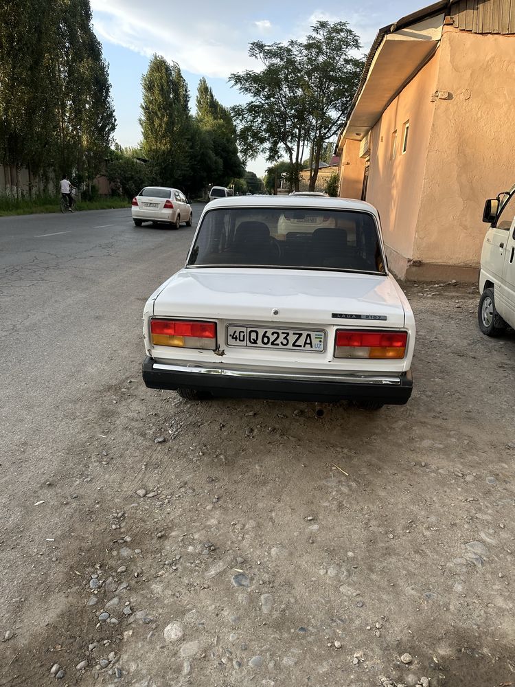Lada 2107 sotiladi