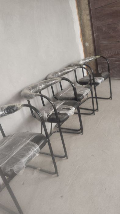 Стуллар бор 12 та