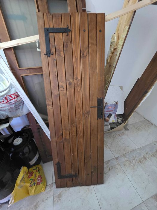 Продавам дървени врати