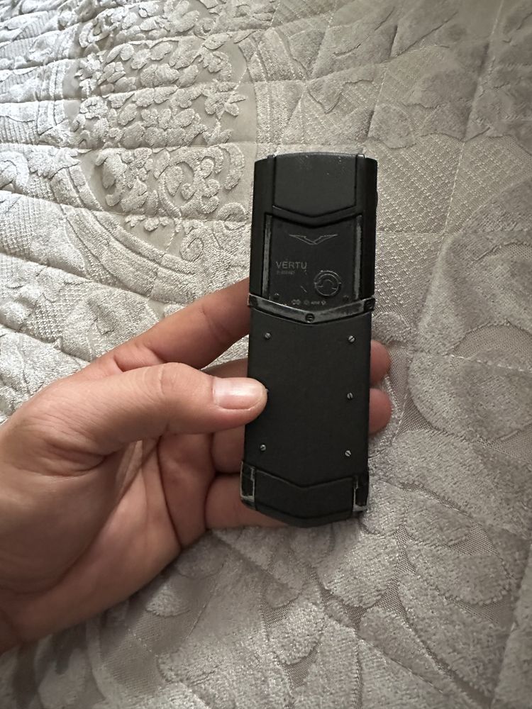 VERTU SIgnature v