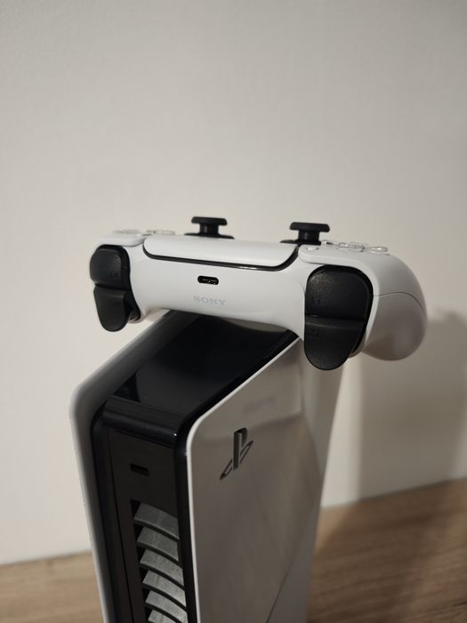PlayStation 5 Slim [Digital Edition] почти нов! С гаранция 2г!!