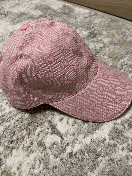 Шапка на  Gucci оригинална е