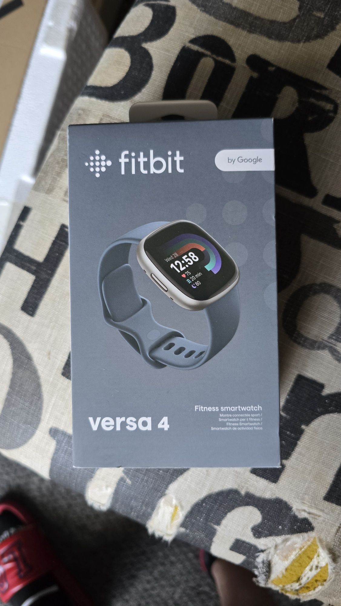 Fit bit versa 4  smartwatch