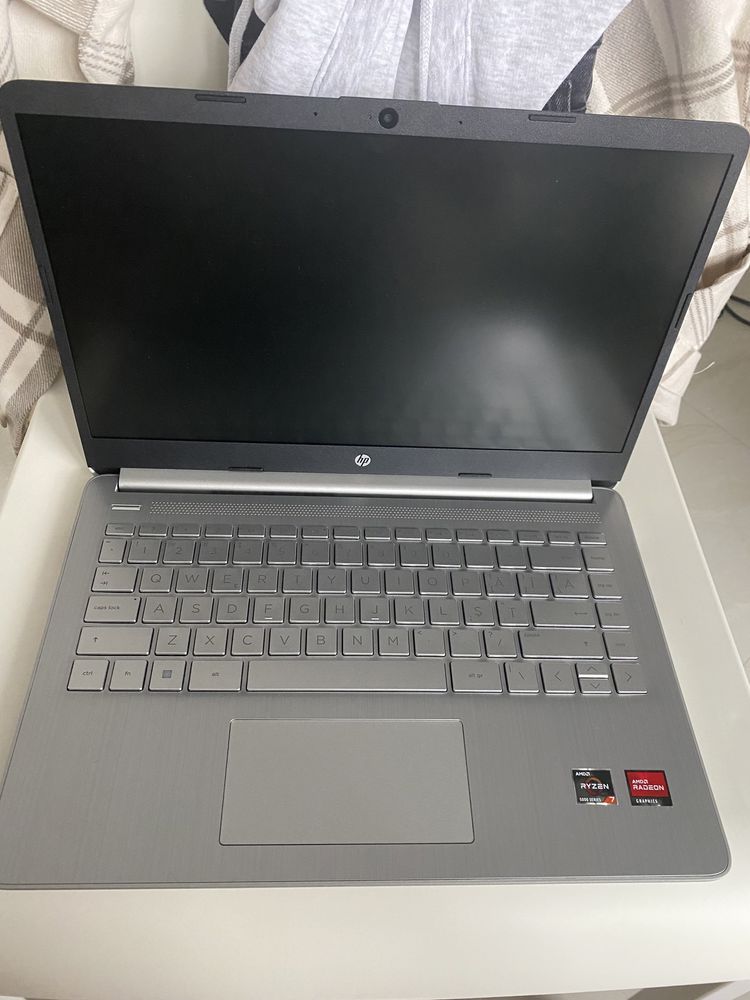Laptop HP 16 GB ultra usor
