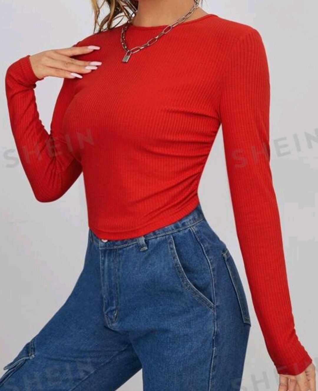 Bluza roșie cu mânecă lungă