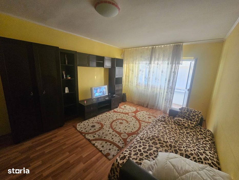 Apartament cu 3 camere de vânzare în Curtea de Argeș.