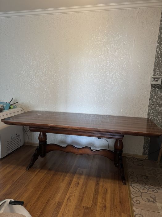 Продам стол для гостинной и для кухни