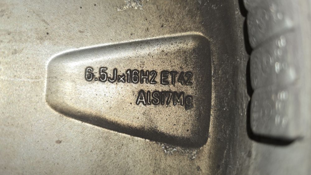 Зимни гуми 215 60 16" с оригинални джанти VW 5x112