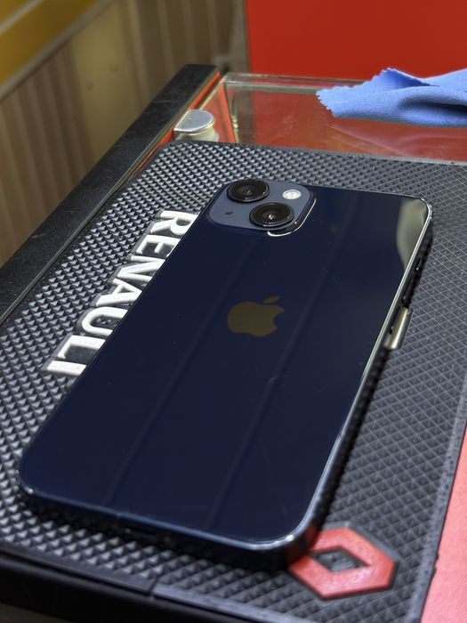 Продаётся iPhone 13 (mignight)