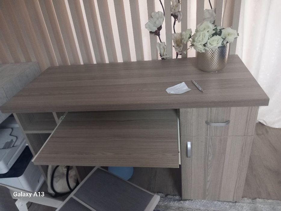 Birou de vânzare  Spațios și elegant