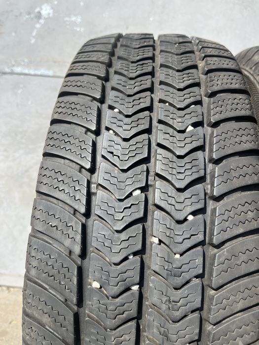 2 бр. зимни гуми за бус 225/65/16C Semperit 8/9 mm DOT 2318