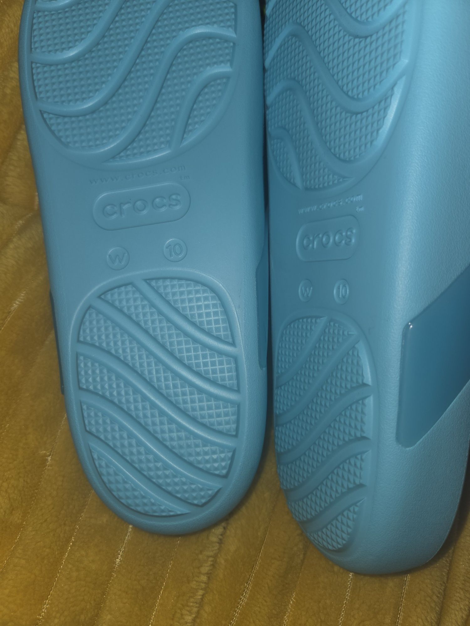 нови Crocs - Чехли с изчистен дизайн,