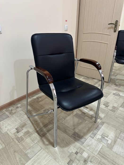 Продам стулья офисные 5 шт