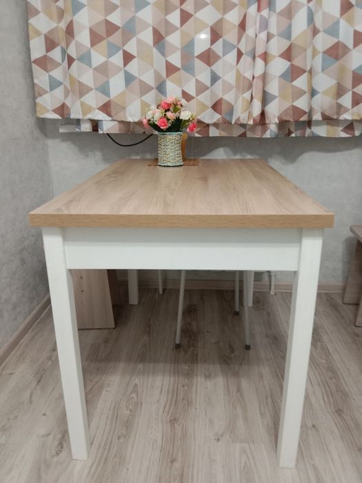 Кухонный стол в отличном состоянии