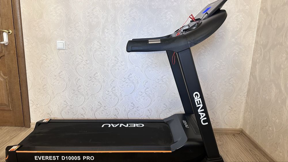 Беговая дорожка Genau Everest D1000S Pro электрическая