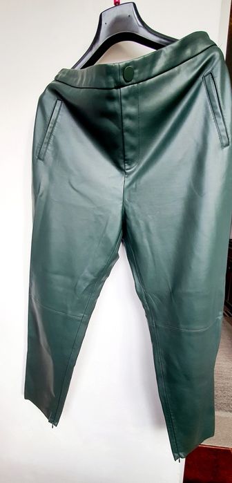 Pantaloni elastici aspect piele Zara