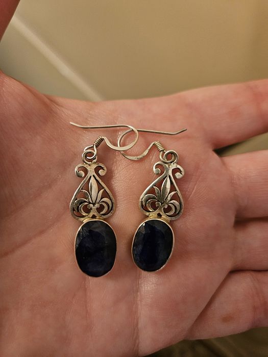 Vând cercei superbi din argint 925 si safire.