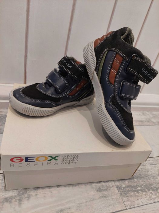 Обувки за момче, размери 21,26,27,28,30