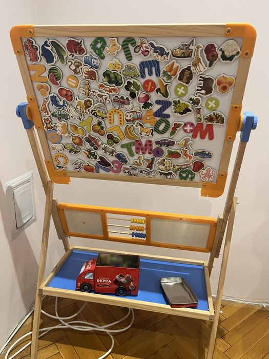 Детска дъска с магнити и тебешири