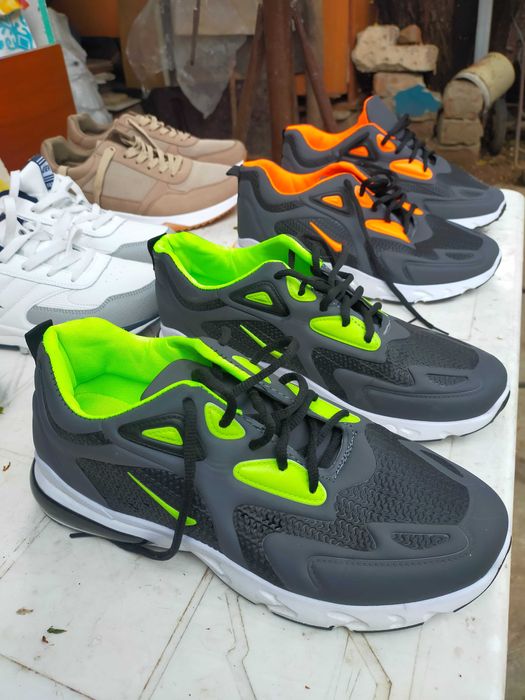 ” Adidasi  SH”  NR. 42 diverse modele cei maro sant 43. noi