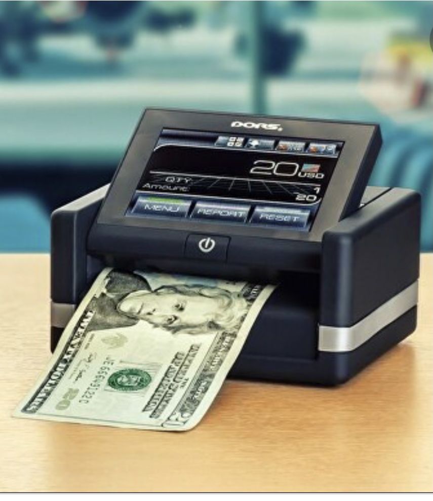 Проверка подлинности валюты на банковском аппарате на выезд
