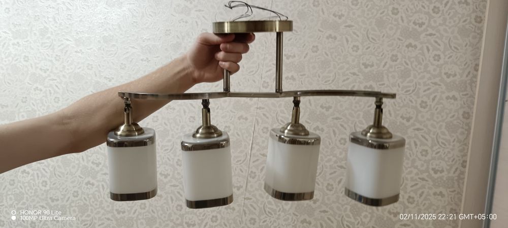 Продам люстру не дорого