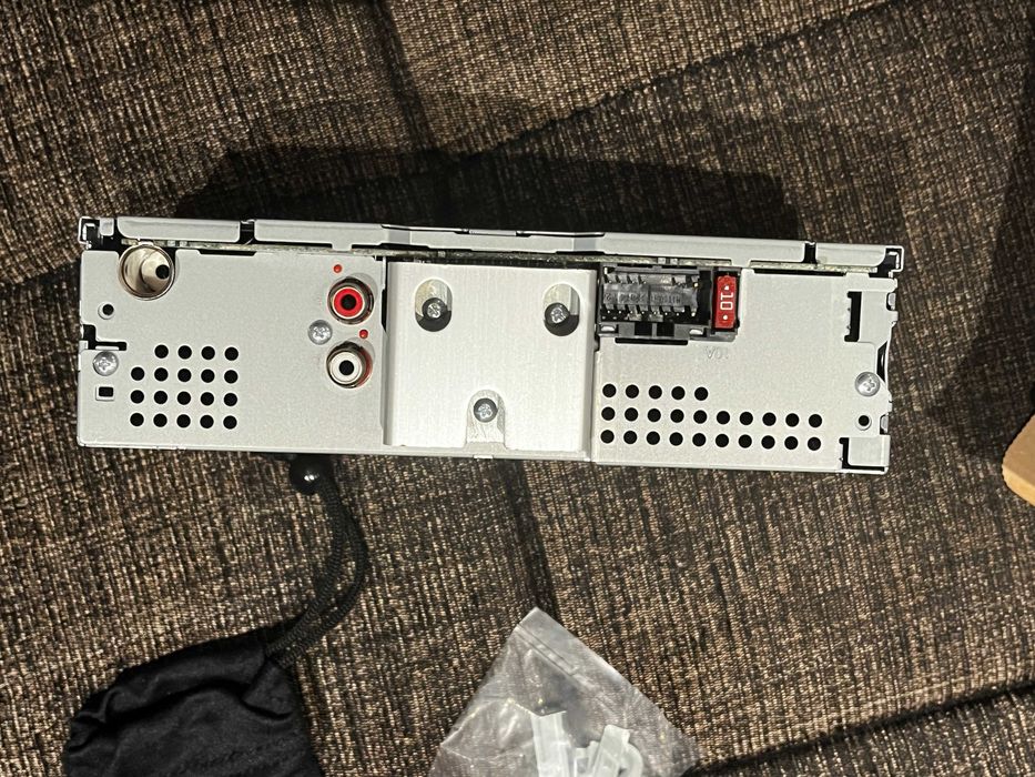Чисто ново радио за автомобил Pioneer MVH-S100UB