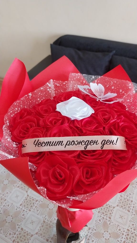 Сатенини рози и свещички за декорация