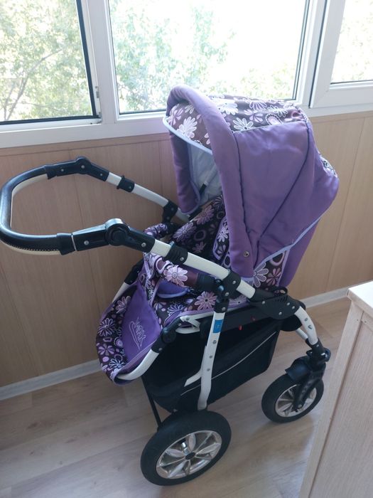 Продам детскую коляску 3 в 1