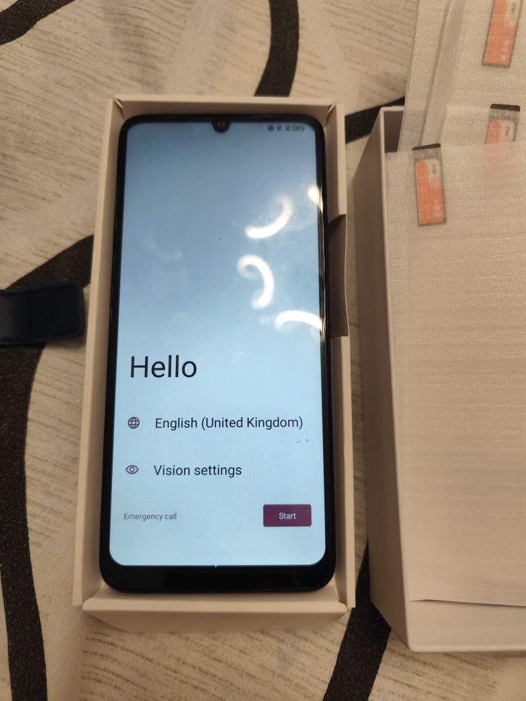 TCL 505 смартфон