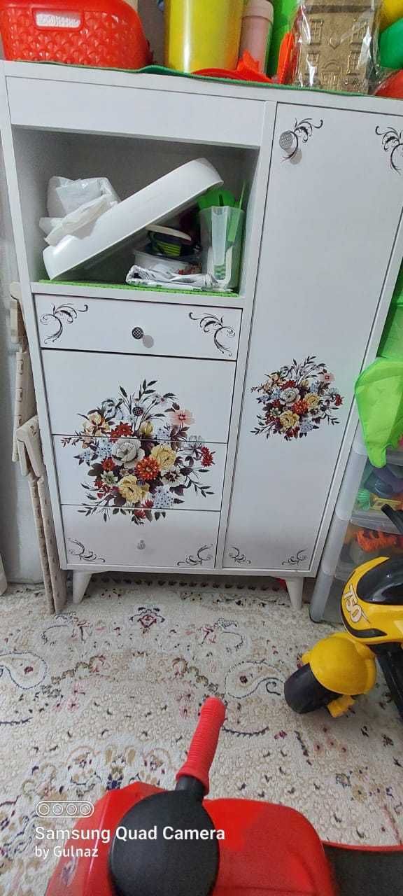 Тумбочка шкаф с принтом