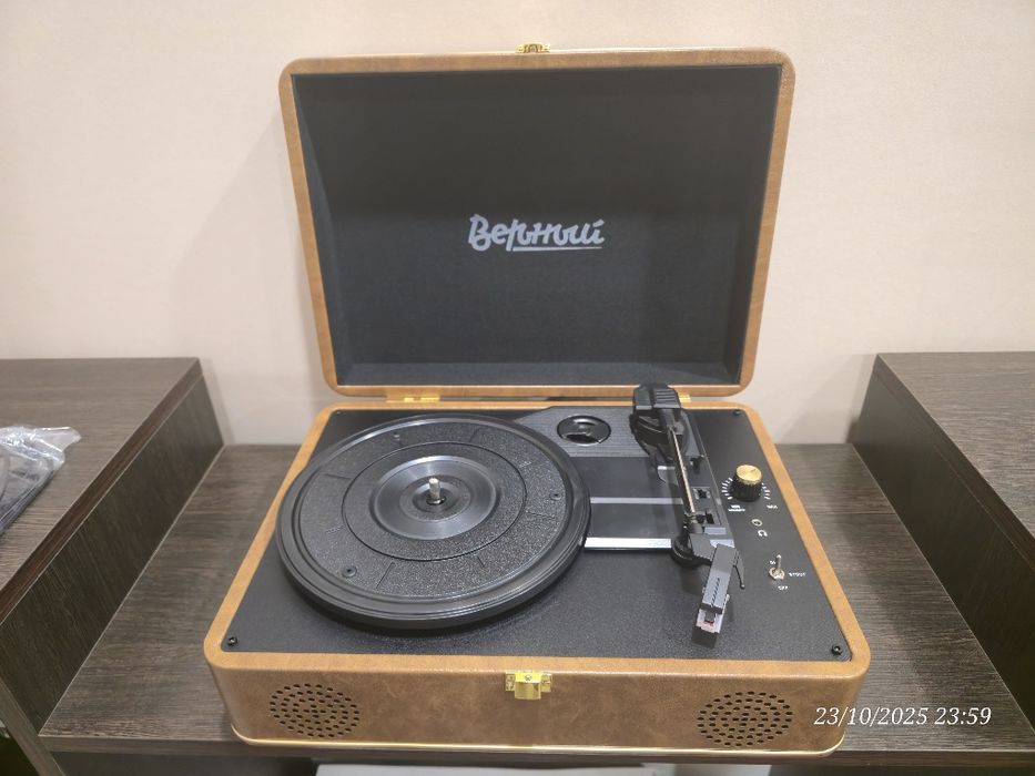 Продам виниловый проигрыватель Верный Saturn