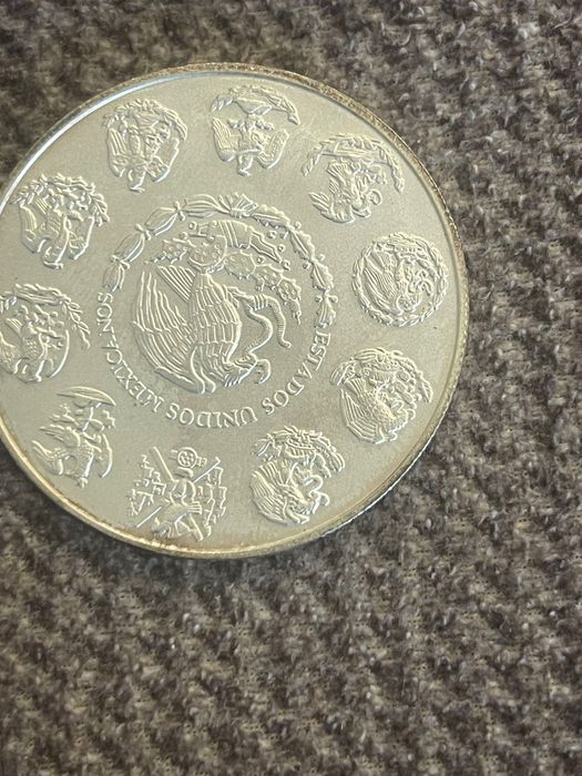 Продавам пъл.тубус  20 сребърни монети Mexican Libertad, 1 oz, 2011 г.