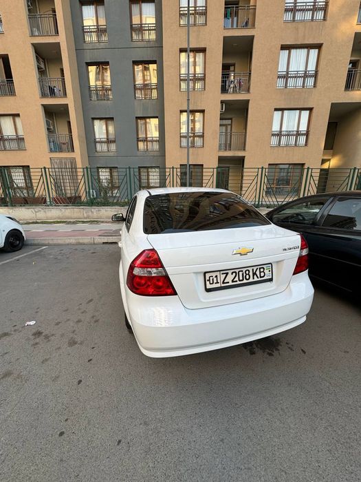 Neksiya 3 sotiladi avtamat  benzinda yurgan 55 ming kraska bor