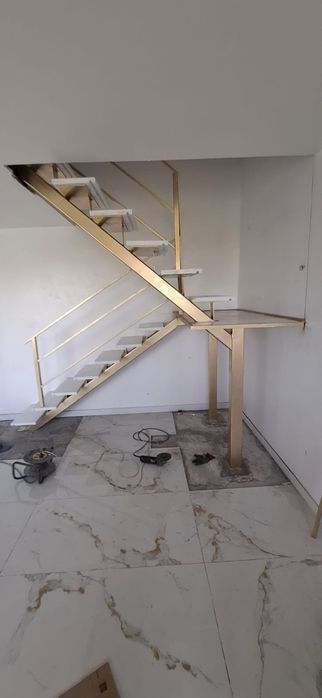 Vindem scări profesionale interior