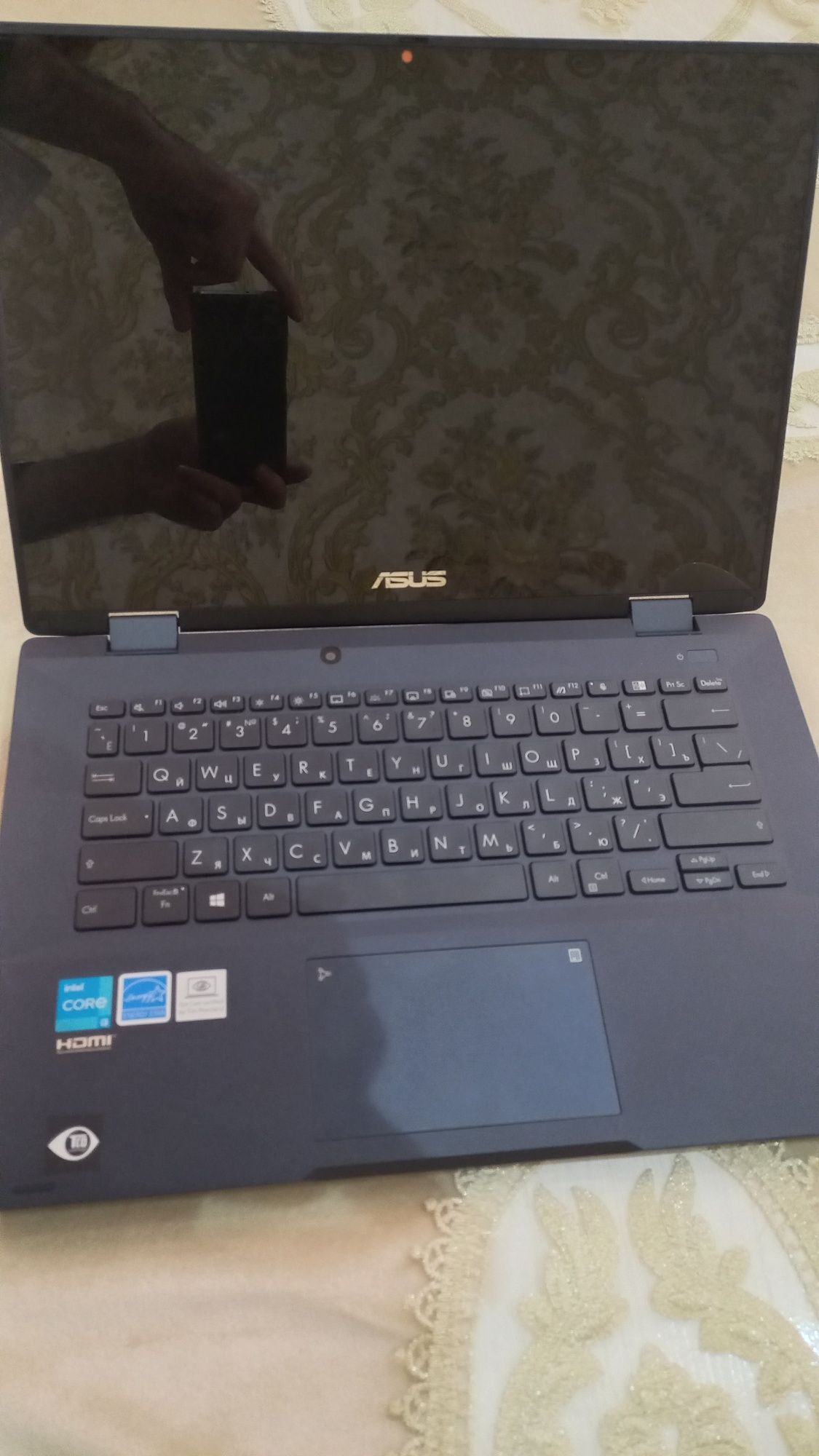 Planshet-Noutbuk.Asus Expertbook B3 flip 360 gradusli