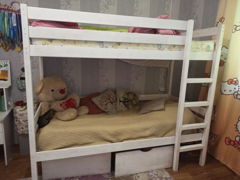 Продам двухяростную кровать