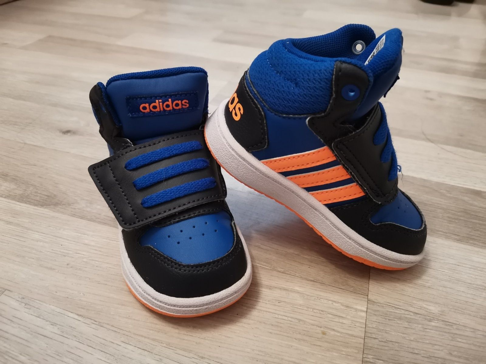 Маратонки adidas HOOPS MID 2.0